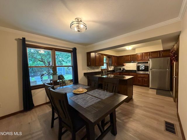 108 Homestead Drive, Rossford, OH 43460