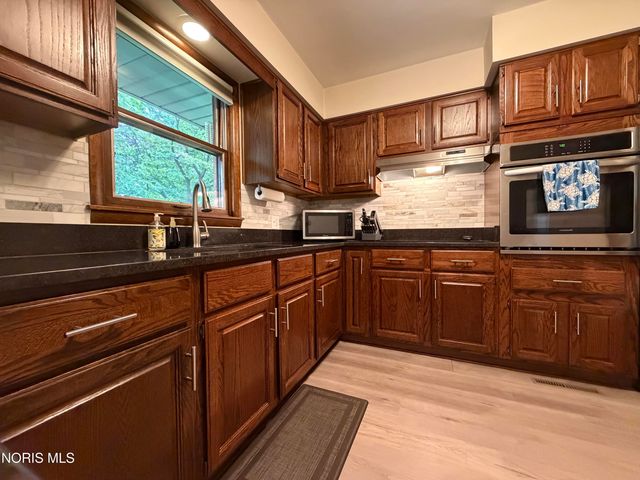 108 Homestead Drive, Rossford, OH 43460