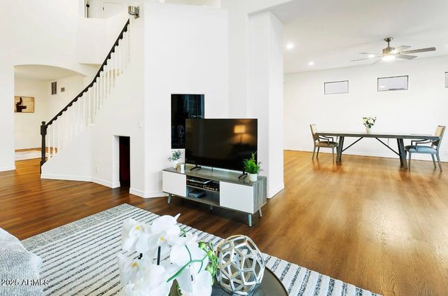 6348 W HILL Lane, Glendale, AZ 85310