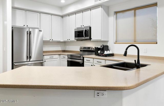 6348 W HILL Lane, Glendale, AZ 85310