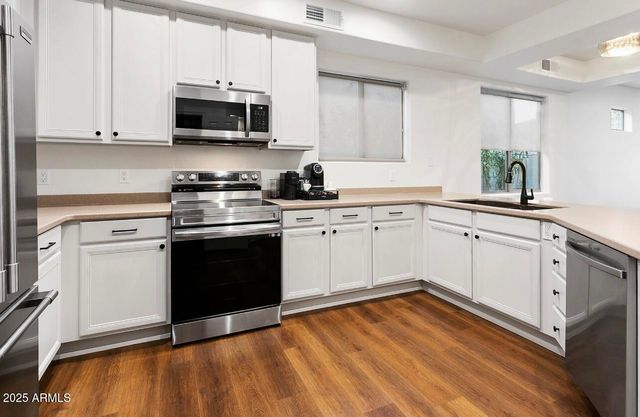 6348 W HILL Lane, Glendale, AZ 85310