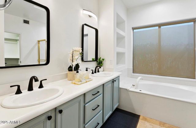 6348 W HILL Lane, Glendale, AZ 85310