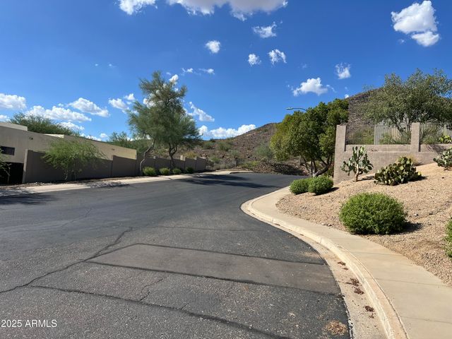 6348 W HILL Lane, Glendale, AZ 85310