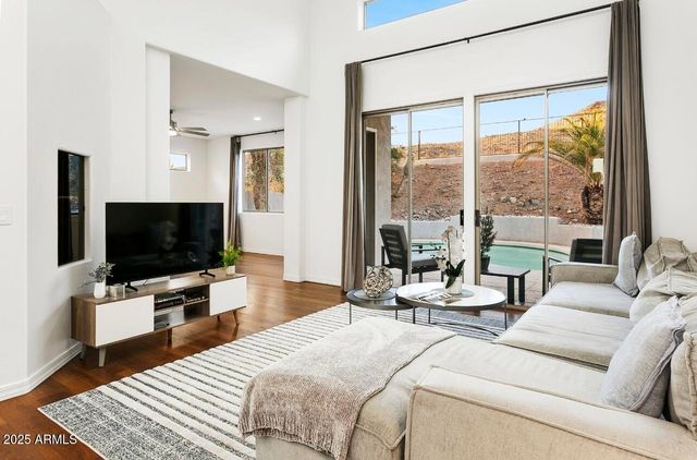 6348 W HILL Lane, Glendale, AZ 85310