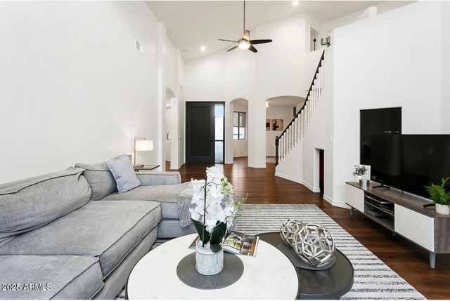 6348 W HILL Lane, Glendale, AZ 85310