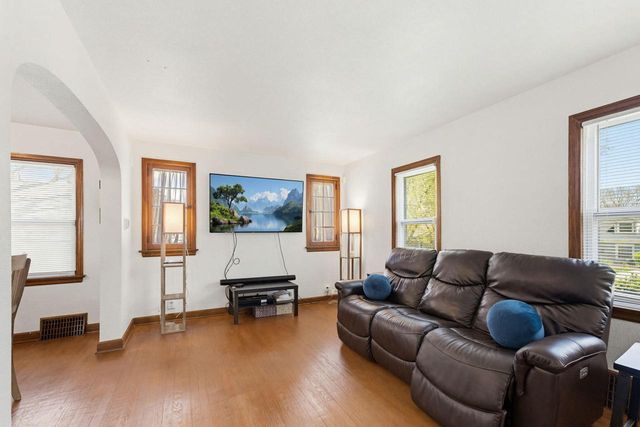 1219 N 85th STREET, Wauwatosa, WI 53226