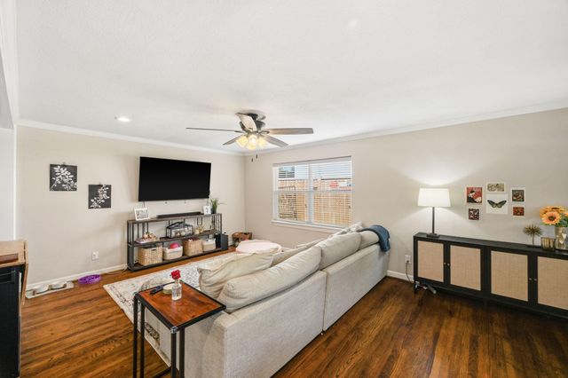 1803 Woodcrest Drive, Houston, TX 77018