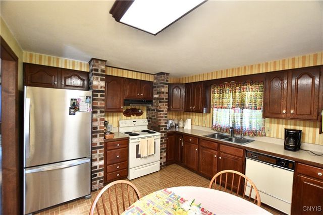 7853 Vernon Road South, Cicero, NY 13039