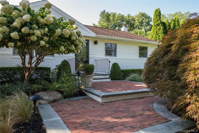10 Magenta Lane, East Northport, NY 11731