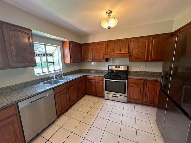 152 CONSTITUTION Drive, Bloomingdale, IL 60108