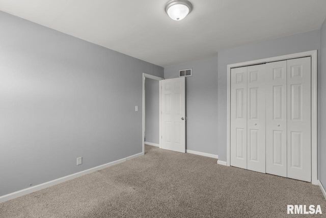 2020 W GLEN Avenue, Peoria, IL 61614