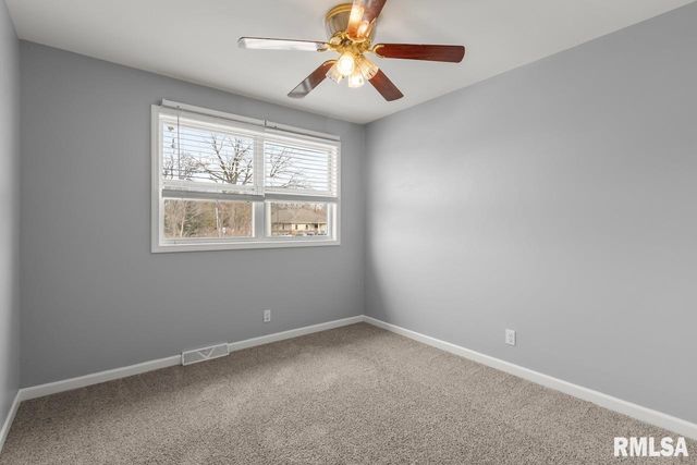 2020 W GLEN Avenue, Peoria, IL 61614