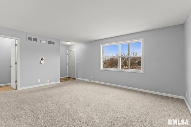 2020 W GLEN Avenue, Peoria, IL 61614