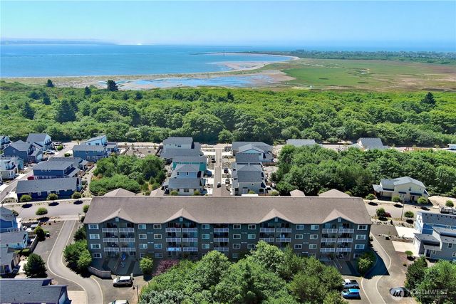 262 Oyhut Bay Boulevard SW #305, Ocean Shores, WA 98569