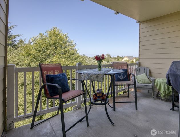 262 Oyhut Bay Boulevard SW #305, Ocean Shores, WA 98569