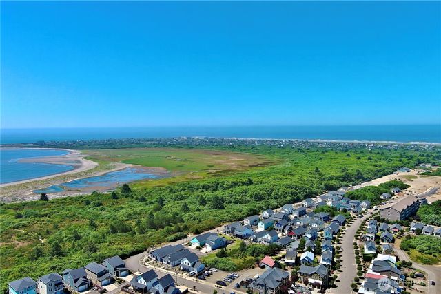 262 Oyhut Bay Boulevard SW #305, Ocean Shores, WA 98569