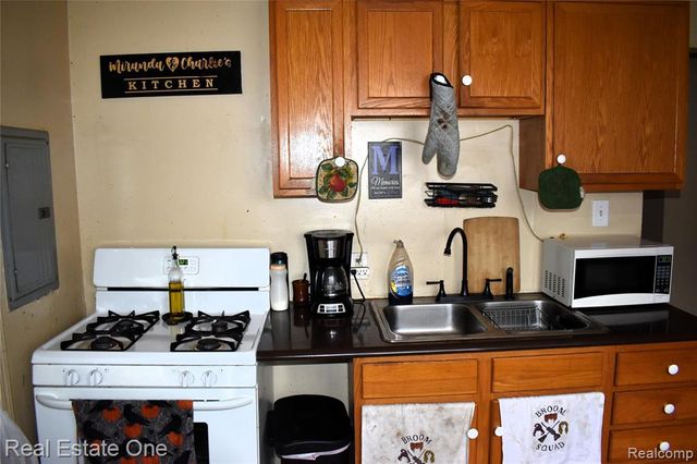 11319 Sherman Avenue, Warren, MI 48089