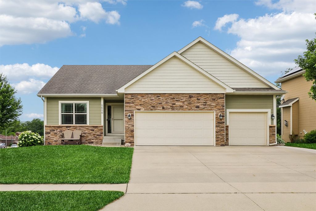 1616 SE Coralberry Drive, Ankeny, IA 50021