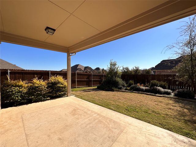 1401 Mesa Crest Drive, Fort Worth, TX 76052