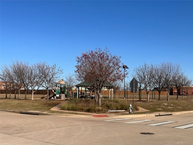 1401 Mesa Crest Drive, Fort Worth, TX 76052