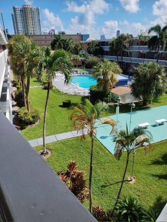 201 NE 14th Ave 10C, Hallandale Beach, FL 33009