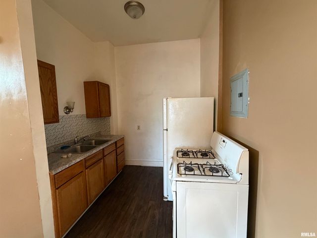 1421 S LIVINGSTON Street, Peoria, IL 61605