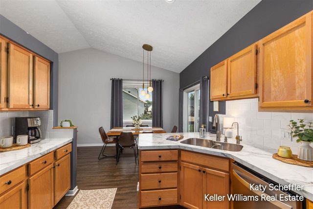 2551 Cedar Lake Drive, Jenison, MI 49428