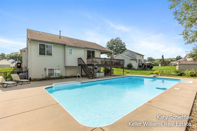 2551 Cedar Lake Drive, Jenison, MI 49428