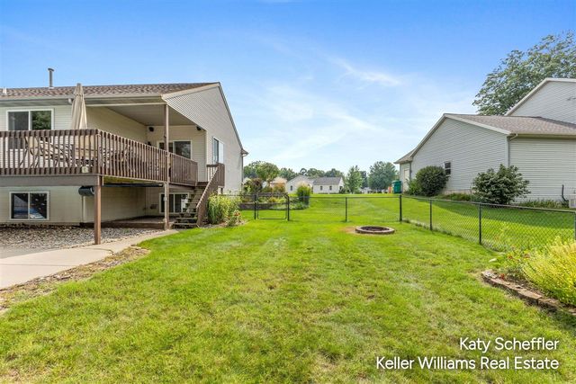 2551 Cedar Lake Drive, Jenison, MI 49428