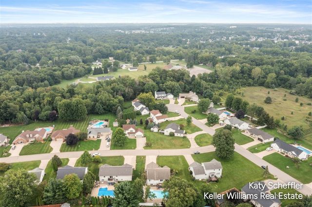 2551 Cedar Lake Drive, Jenison, MI 49428