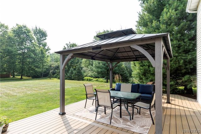 6733 Scherff Road, Orchard Park, NY 14127