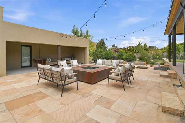 123 E Lupita Road, Santa Fe, NM 87505