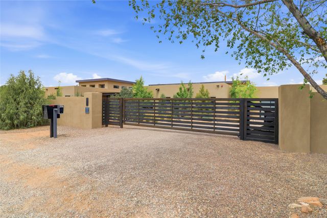 123 E Lupita Road, Santa Fe, NM 87505