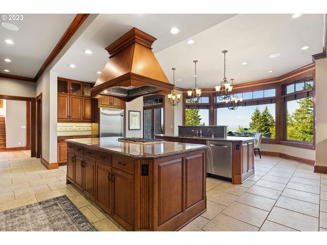 9838 Nw WIND RIDGE Dr, Portland, OR 97229