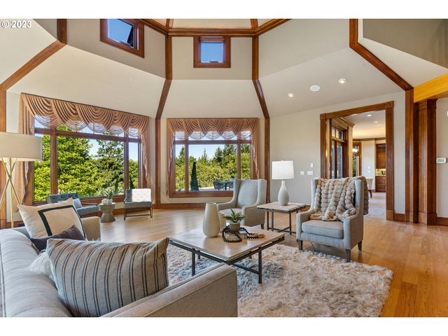 9838 Nw WIND RIDGE Dr, Portland, OR 97229