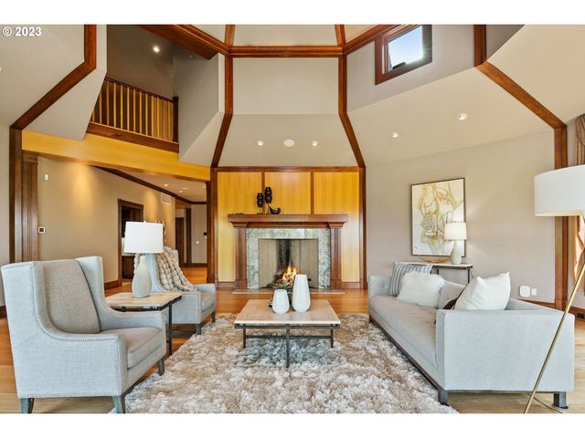 9838 Nw WIND RIDGE Dr, Portland, OR 97229