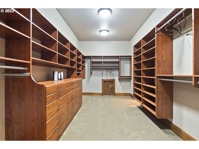 9838 Nw WIND RIDGE Dr, Portland, OR 97229