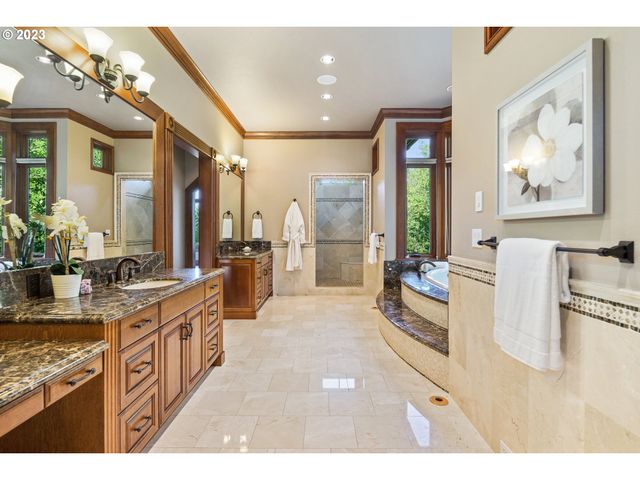 9838 Nw WIND RIDGE Dr, Portland, OR 97229