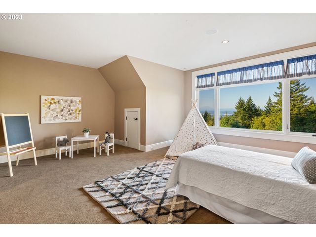 9838 Nw WIND RIDGE Dr, Portland, OR 97229