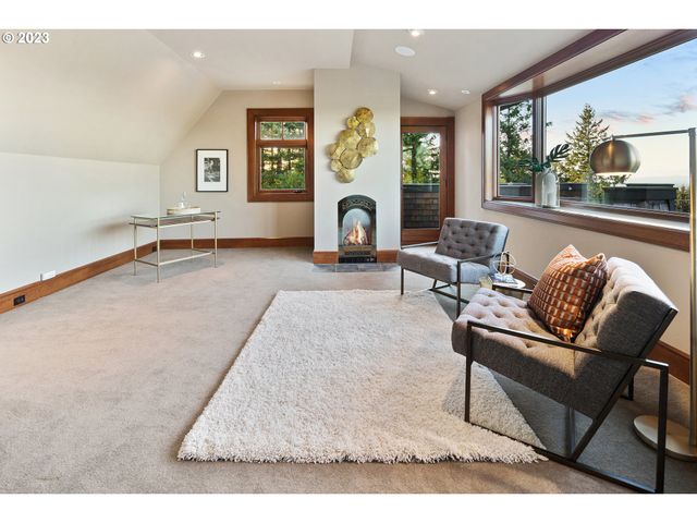 9838 Nw WIND RIDGE Dr, Portland, OR 97229