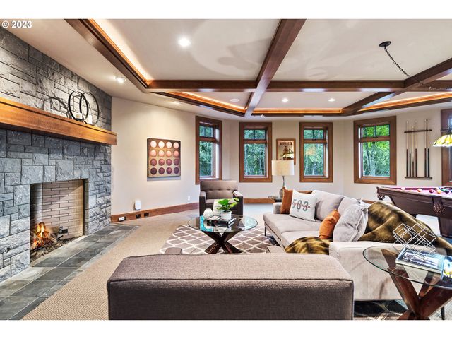 9838 Nw WIND RIDGE Dr, Portland, OR 97229
