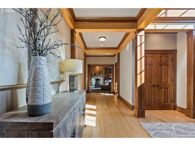 9838 Nw WIND RIDGE Dr, Portland, OR 97229