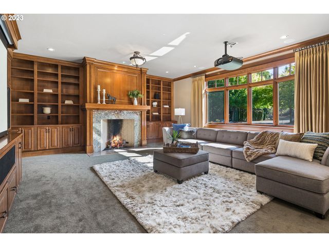 9838 Nw WIND RIDGE Dr, Portland, OR 97229