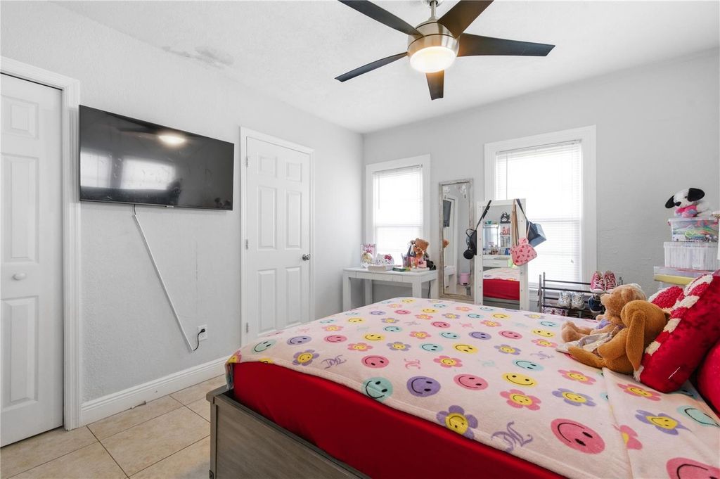 Image 12 of property listing at 3144 W CORDELIA STREET, Tampa, FL 33607