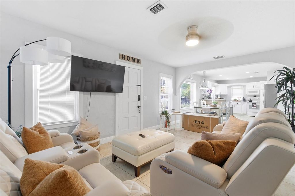 Image 5 of property listing at 3144 W CORDELIA STREET, Tampa, FL 33607