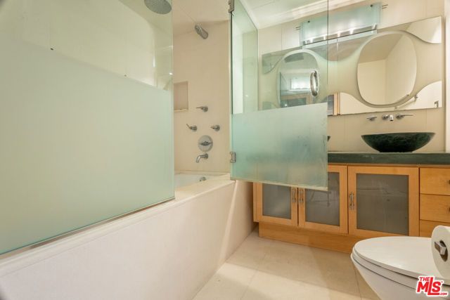 17366 W Sunset Boulevard 302, Pacific Palisades (los Angeles), CA 90272