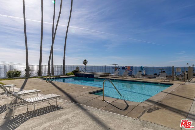17366 W Sunset Boulevard 302, Pacific Palisades (los Angeles), CA 90272