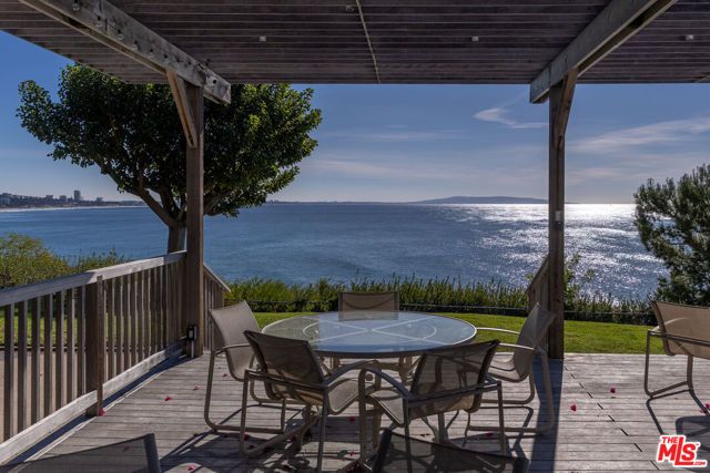 17366 W Sunset Boulevard 302, Pacific Palisades (los Angeles), CA 90272