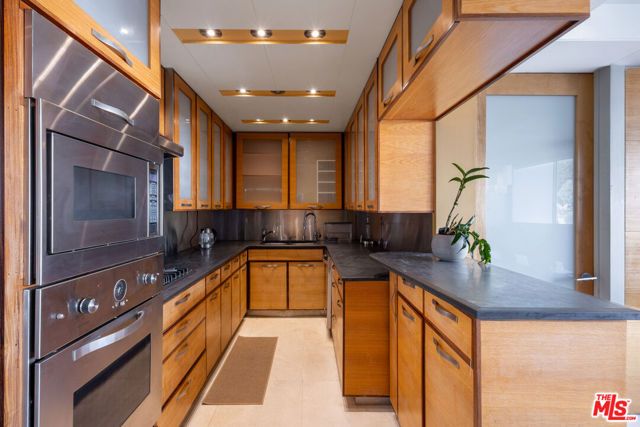17366 W Sunset Boulevard 302, Pacific Palisades (los Angeles), CA 90272