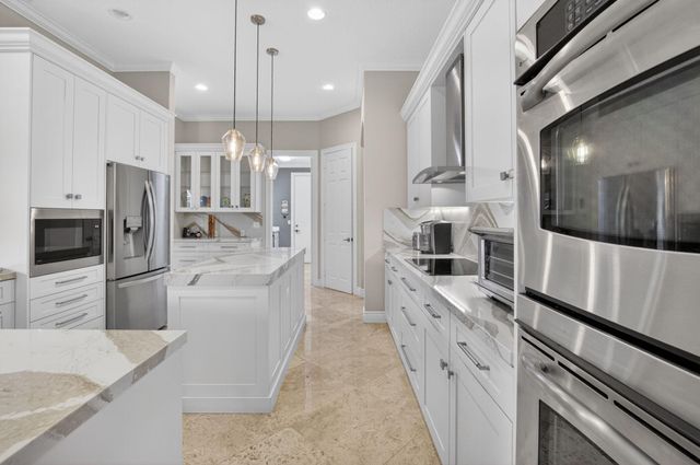 21166 Falls Ridge Way, Boca Raton, FL 33428